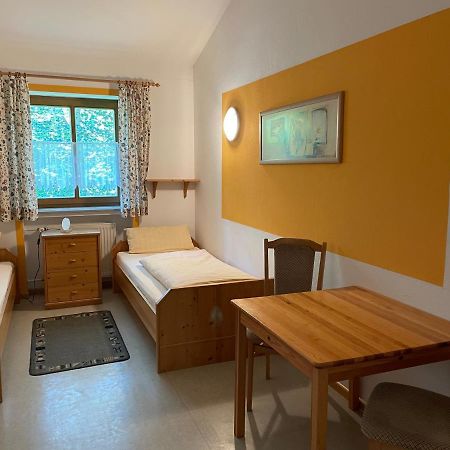 Krug'S Family Hostel Und Restaurant Вайлхайм ин Обербайерн Екстериор снимка