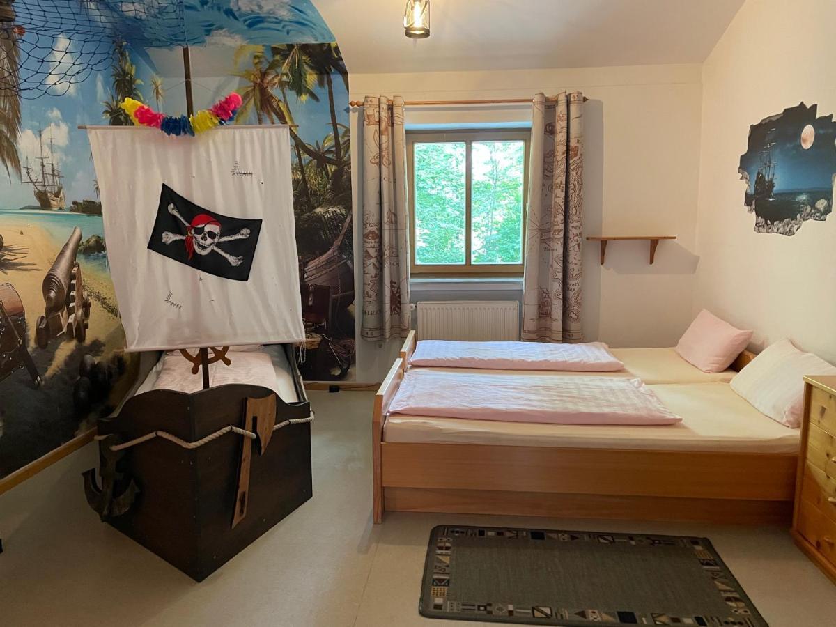 Krug'S Family Hostel Und Restaurant Вайлхайм ин Обербайерн Екстериор снимка