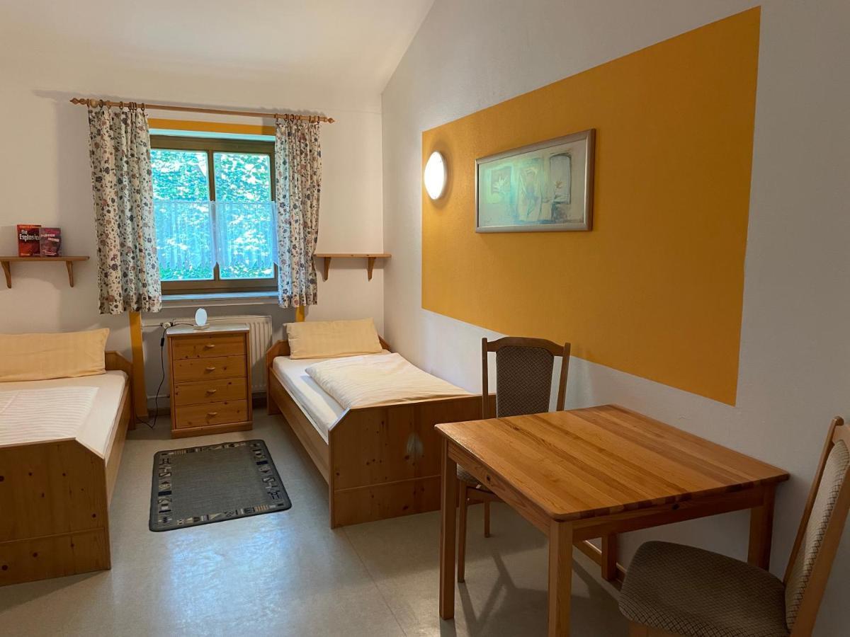 Krug'S Family Hostel Und Restaurant Вайлхайм ин Обербайерн Екстериор снимка